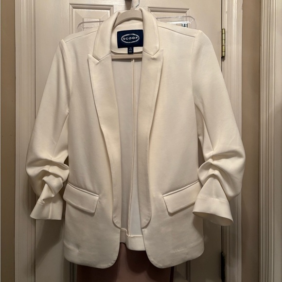 Jackets & Blazers - NWOT Women's Scoop cream Blazer xs including trousers in a size 0